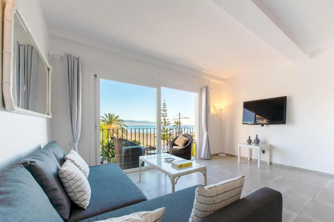 Puerto Banus Frontline Apartment With Amazing Sea Views contacts